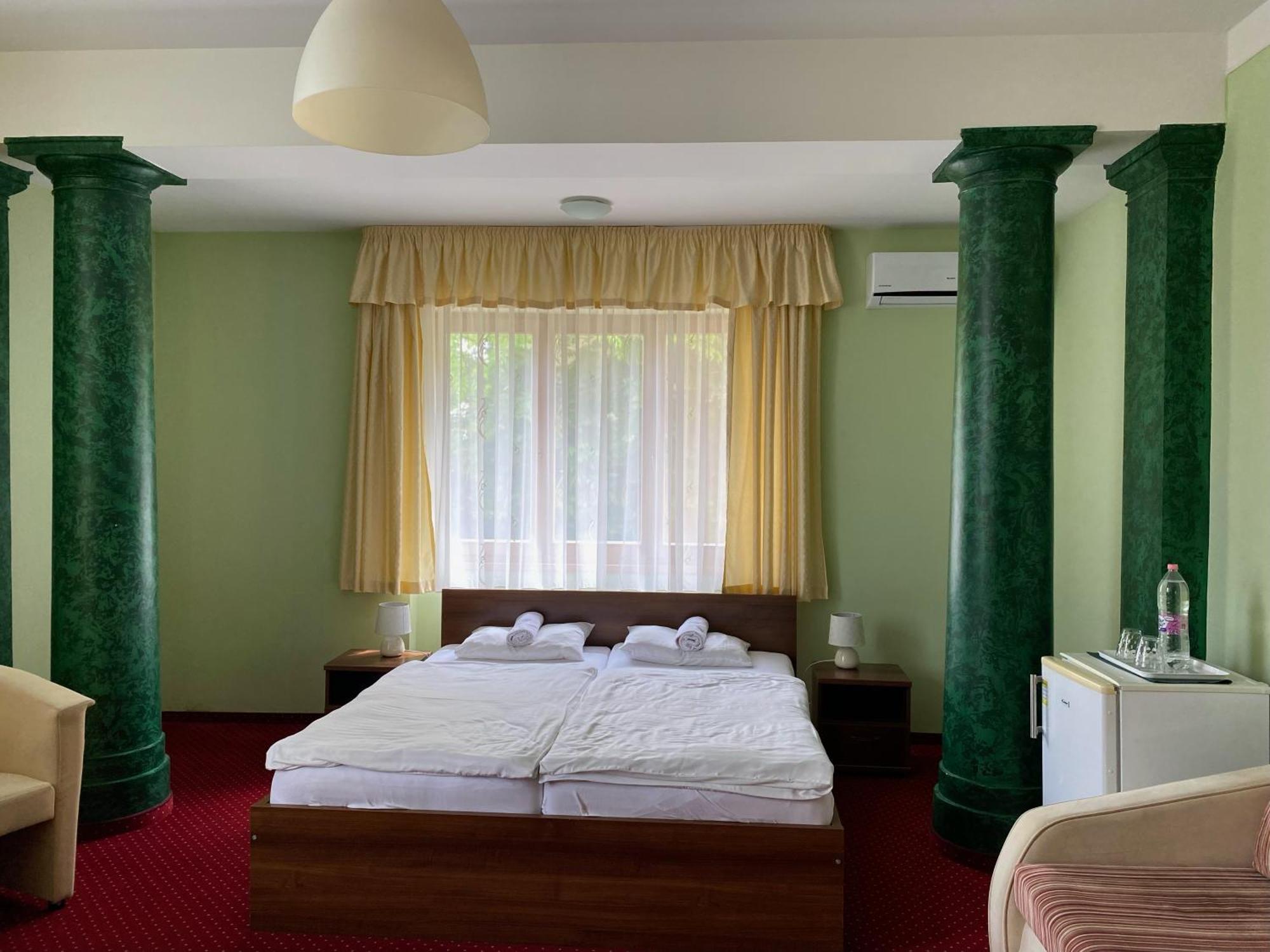 Bed and Breakfast Het Pecset Fogado Etterem Ödenburg Exterior foto